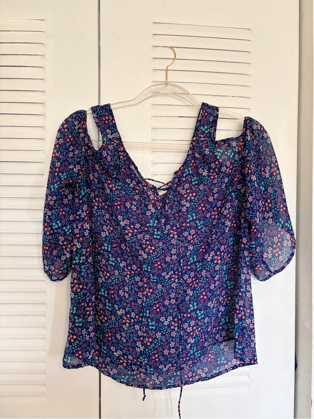 Arizona Floral Chiffon Top / Navy Blue Cold Shoulder / Size Juniors Small